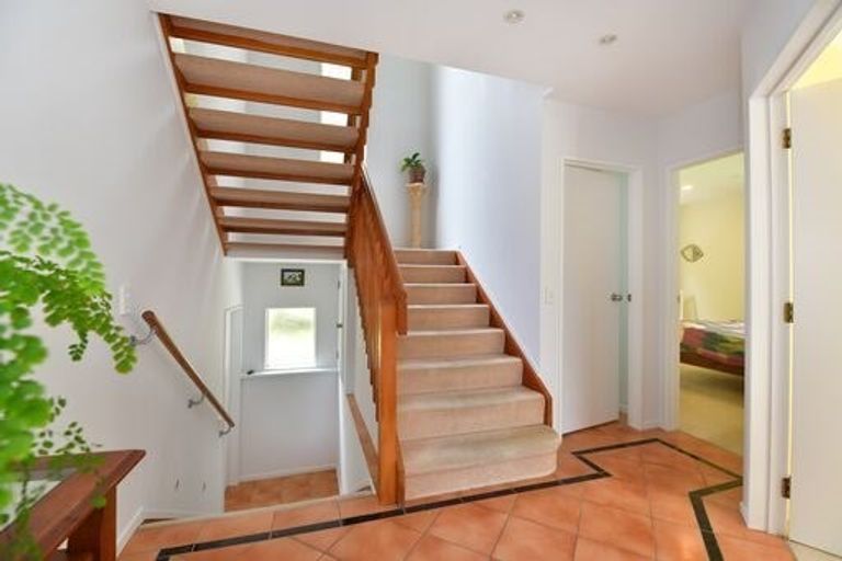 Photo of property in 35a Elliston Crescent, Stanmore Bay, Whangaparaoa, 0932