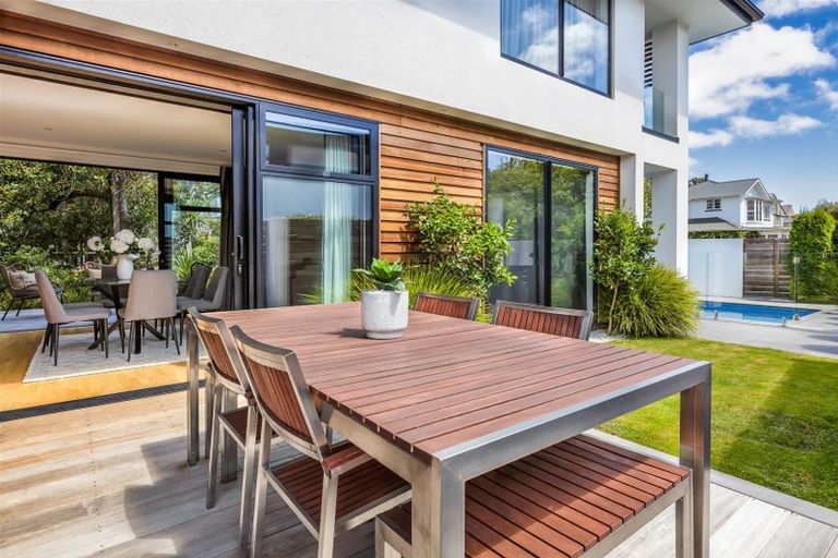 Photo of property in 62 Straven Road, Fendalton, Christchurch, 8014