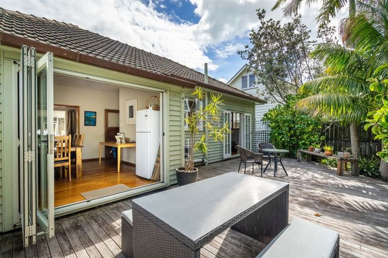 Photo of property in 15 Egremont Street, Belmont, Auckland, 0622