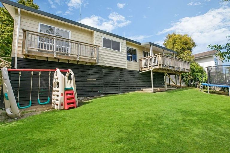 Photo of property in 8a Holiday Road, Stanmore Bay, Whangaparaoa, 0932