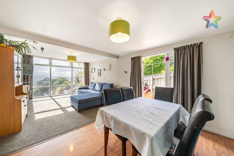 Photo of property in 28 Hollies Crescent, Johnsonville, Wellington, 6037