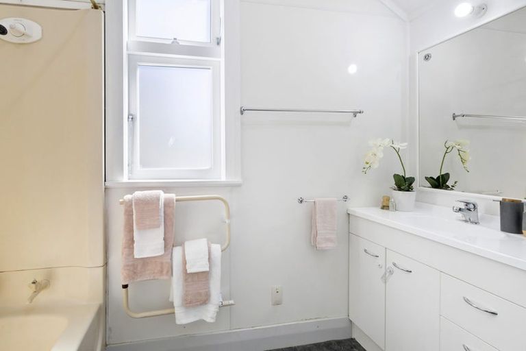 Photo of property in 17 Hinau Road, Hataitai, Wellington, 6021