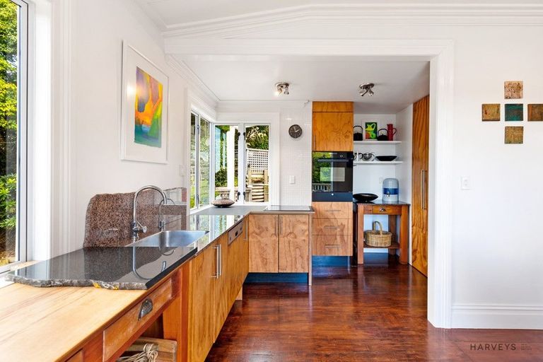 Photo of property in 49 West Lynn Road, Titirangi, Auckland, 0604