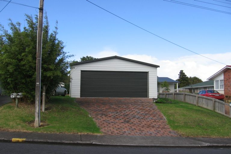 Photo of property in 1/48 Longburn Road, Henderson, Auckland, 0610