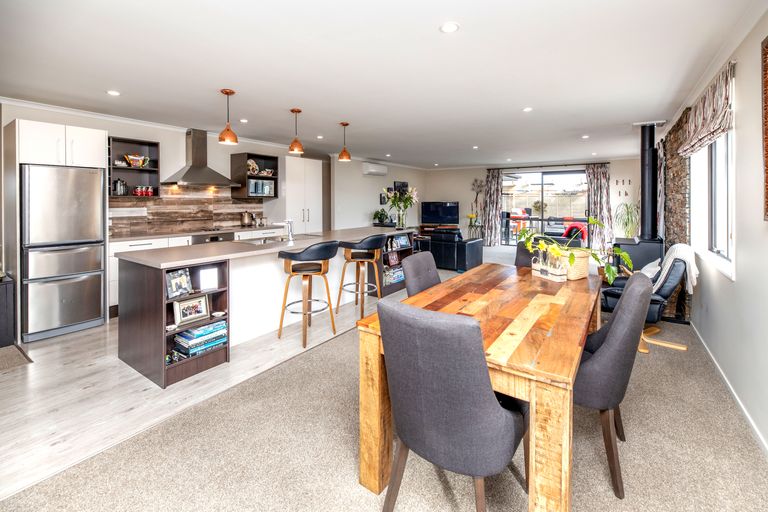 Photo of property in 6 Pemberton Drive, Amberley, 7410