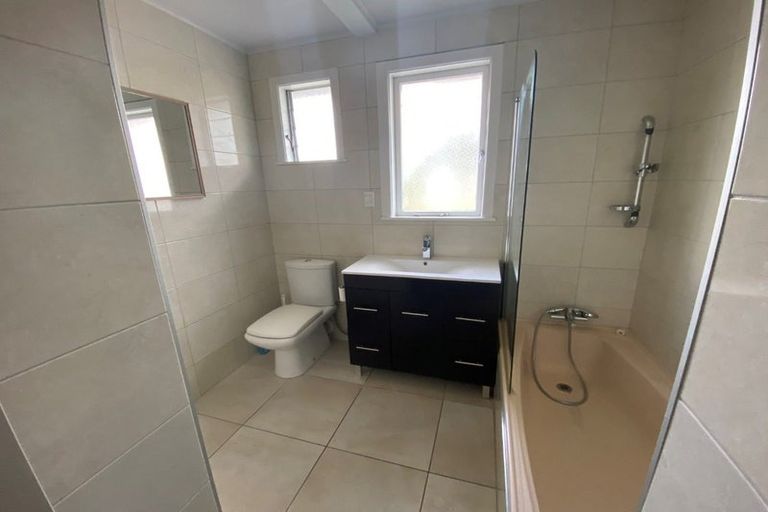 Photo of property in 62 Cardiff Road, Pakuranga, Auckland, 2010