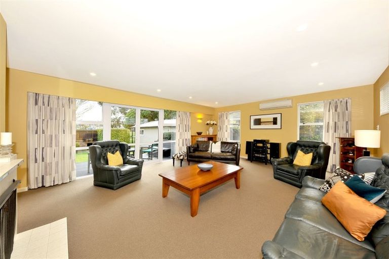 Photo of property in 5 Bendale Place, Avonhead, Christchurch, 8042