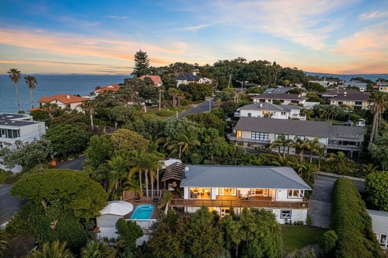 Photo of property in 23 Cliff Road, Torbay, Auckland, 0630