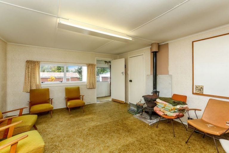 Photo of property in 33 Tarahua Road, Vogeltown, New Plymouth, 4310