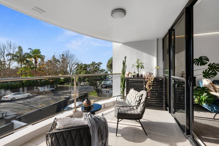 Photo of property in 1c/175 Hurstmere Road, Takapuna, Auckland, 0622