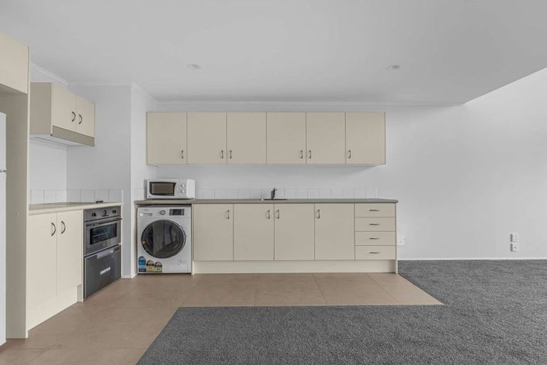 Photo of property in 14f/30 Westward Ho, Glen Eden, Auckland, 0602