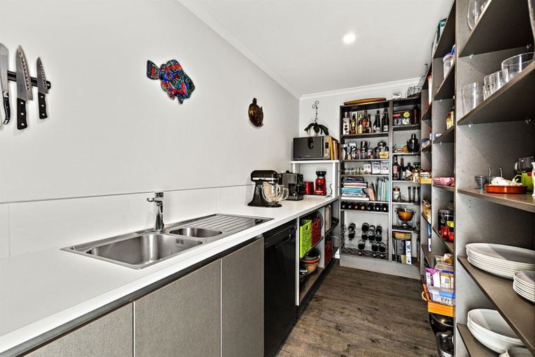 Photo of property in 3b Hobbs Road, Matakatia, Whangaparaoa, 0930