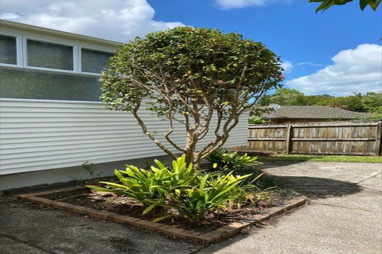Photo of property in 24 Aotea Road, Glen Eden, Auckland, 0602