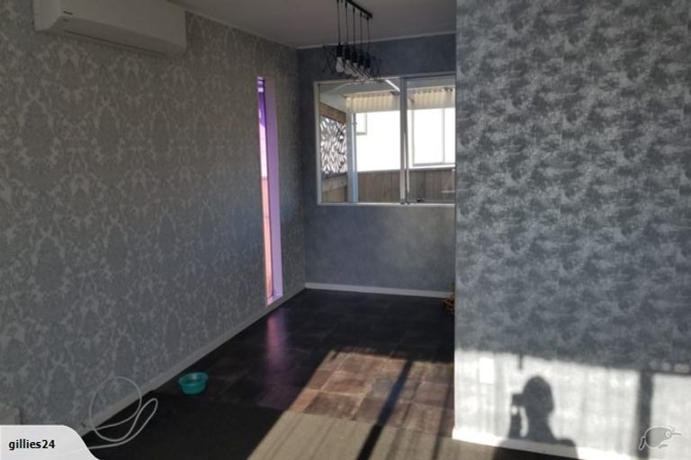 Photo of property in 18 Cumberland Place, Kelvin Grove, Palmerston North, 4414