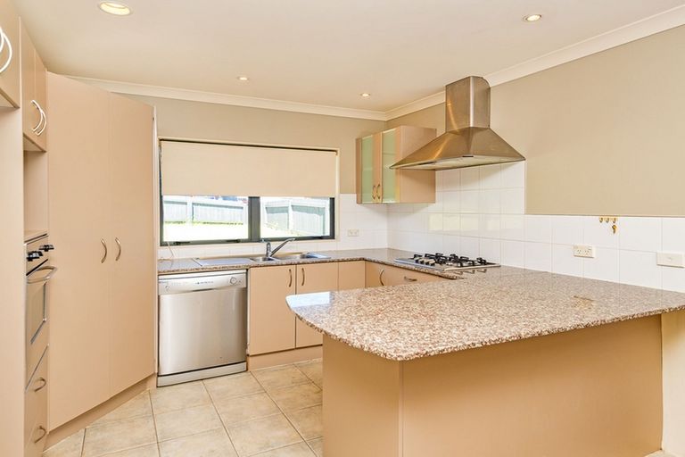 Photo of property in 96 Pitt Avenue, Clendon Park, Auckland, 2103