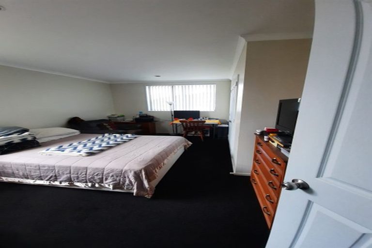 Photo of property in 10 Waldos Way, Mangere, Auckland, 2022