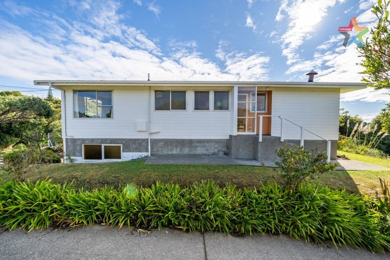 Photo of property in 47 Pekanga Road, Normandale, Lower Hutt, 5010