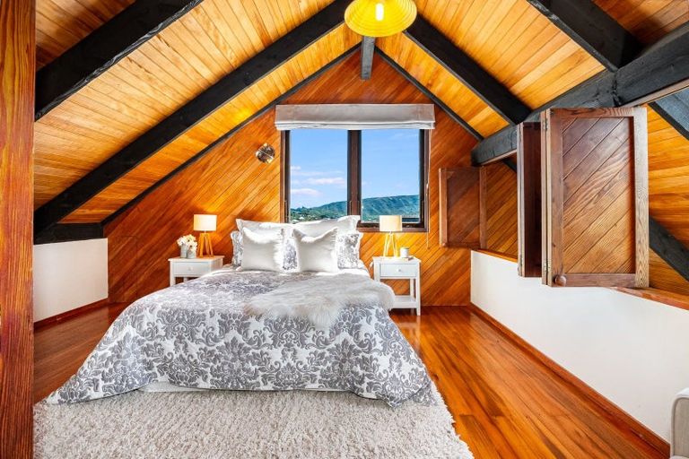 Photo of property in 1 Indira Place, Khandallah, Wellington, 6035