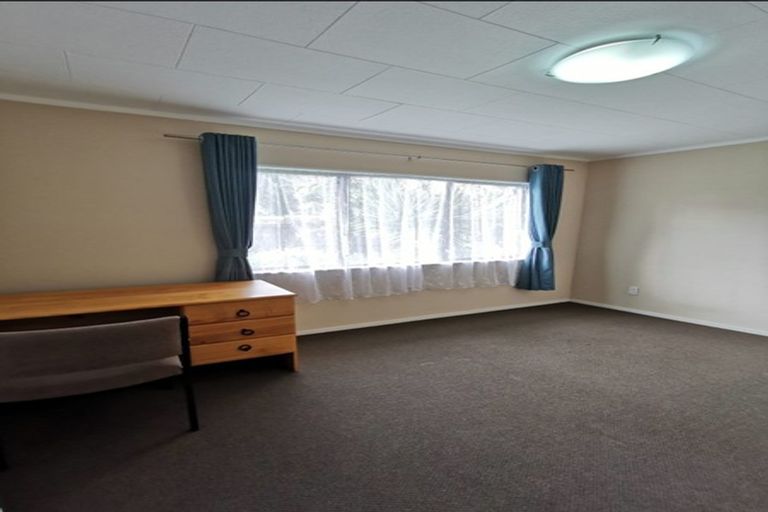 Photo of property in 16 Raphael Place, West Harbour, Auckland, 0618