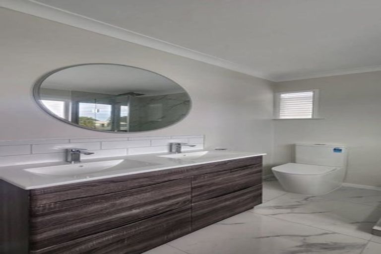 Photo of property in 5 Lane Road, Weymouth, Auckland, 2103