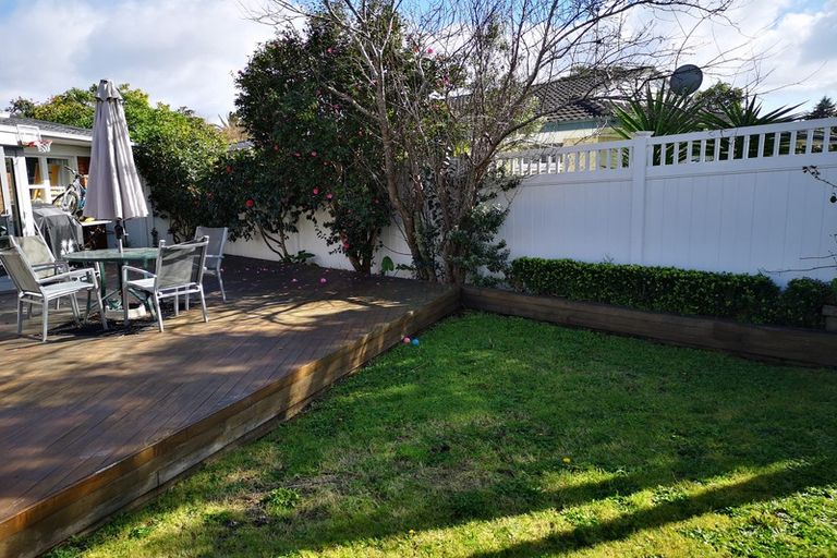 Photo of property in 23 Glenmore Road, Sunnyhills, Auckland, 2010