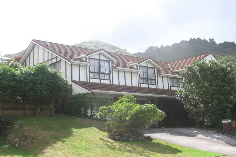 Photo of property in 74 Amapur Drive, Khandallah, Wellington, 6035