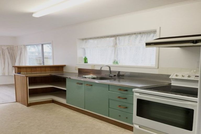 Photo of property in 302 Royal Road, Massey, Auckland, 0614