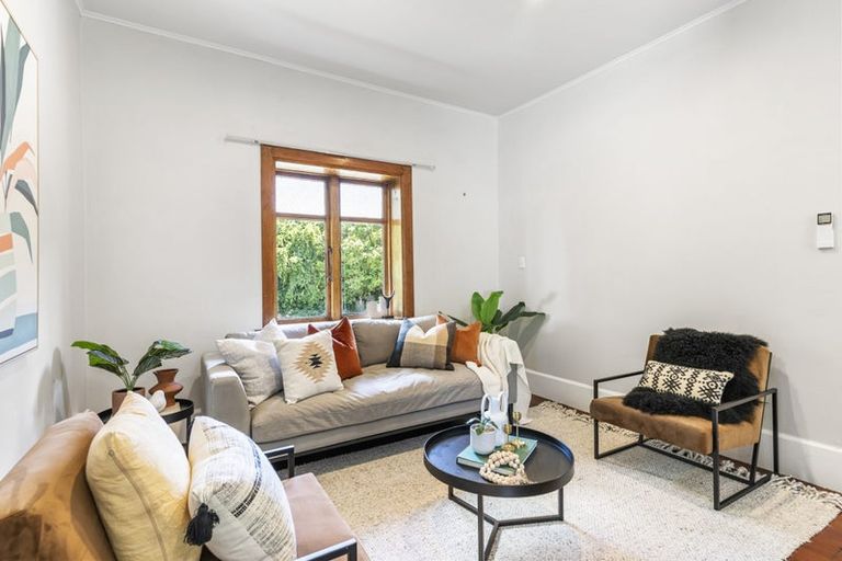 Photo of property in 17 Waikowhai Street, Ngaio, Wellington, 6035