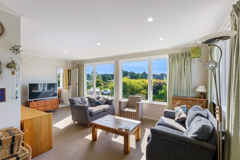Photo of property in 15 Arthur Street, Waikawa Beach, Levin, 5573