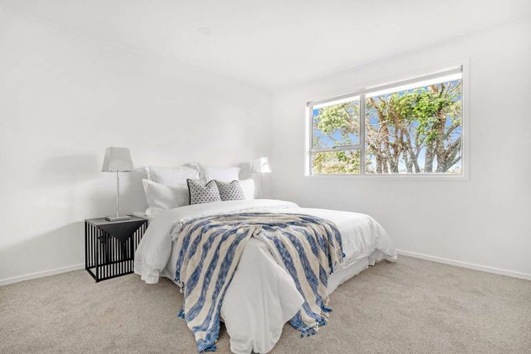 Photo of property in 9 Tahu Crescent, Sunnynook, Auckland, 0620