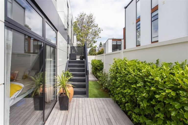 Photo of property in 26a Peterborough Street, Christchurch Central, Christchurch, 8013