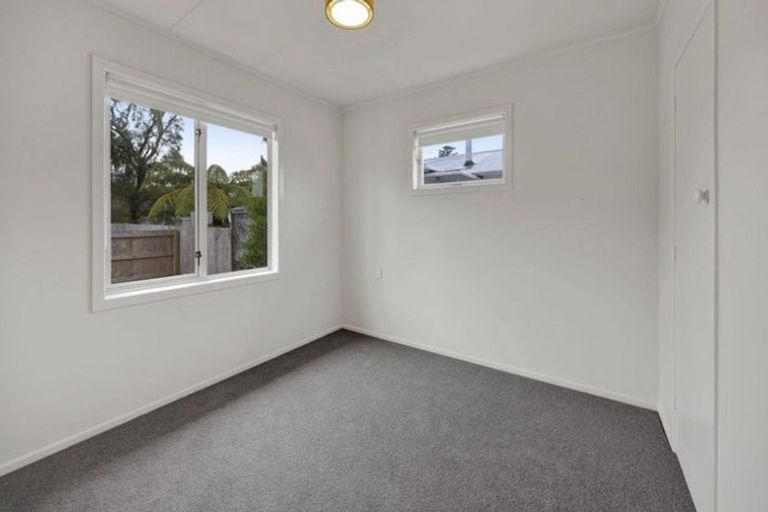 Photo of property in 5 Nikau Street, Inglewood, 4330