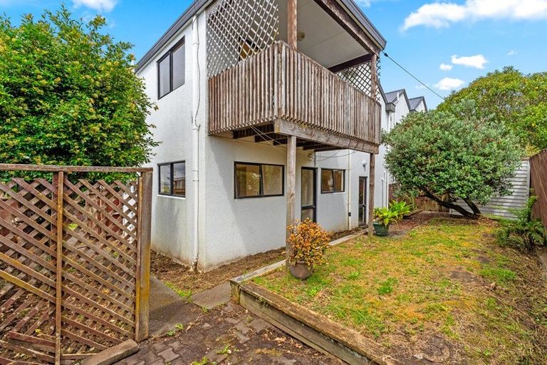 Photo of property in 3/14 Wernham Place, Northcote, Auckland, 0626
