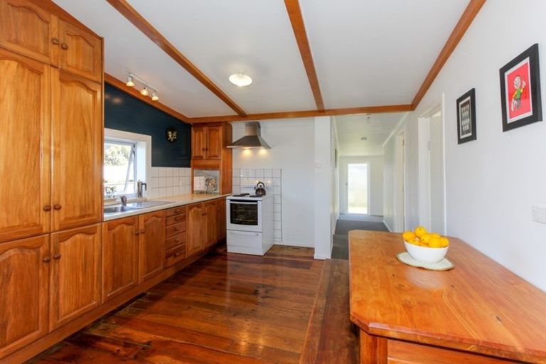 Photo of property in 186 Seaview Road, Westown, New Plymouth, 4310