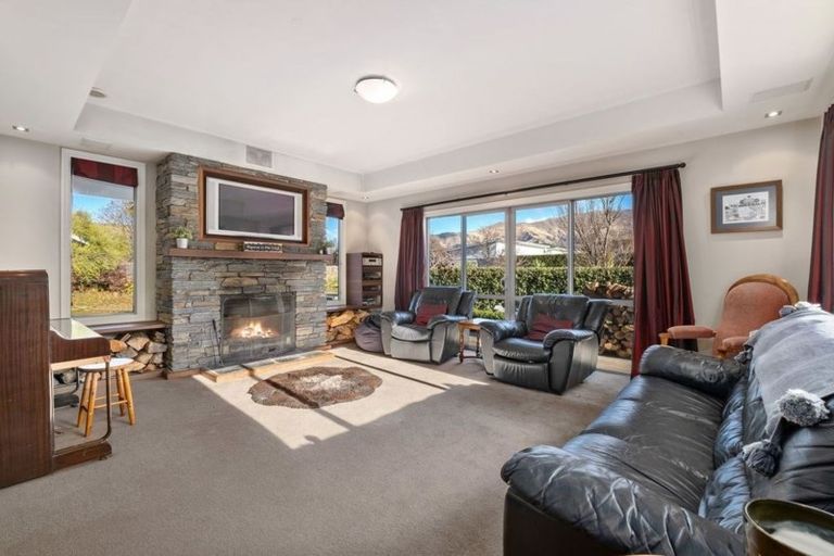 Photo of property in 10 Tyndall Street, Wanaka, 9305