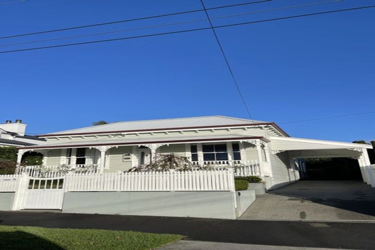 Photo of property in 12 Richmond Avenue, Northcote Point, Auckland, 0627