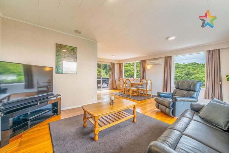 Photo of property in 42 Akatea Road, Korokoro, Lower Hutt, 5012