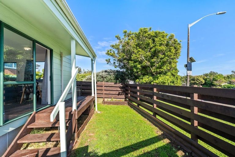 Photo of property in 32a Horokiwi Road West, Newlands, Wellington, 6037