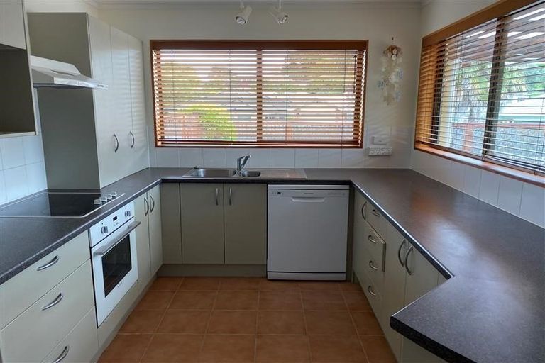 Photo of property in 4 Red Hibiscus Road, Stanmore Bay, Whangaparaoa, 0932