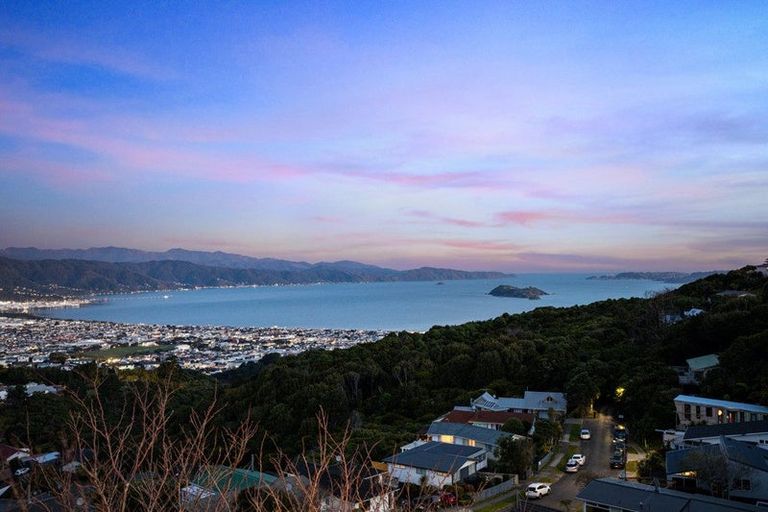 Photo of property in 280 Maungaraki Road, Maungaraki, Lower Hutt, 5010