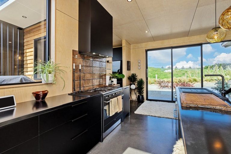 Photo of property in 68 Sunrise Drive, Seaward Bush, Invercargill, 9812