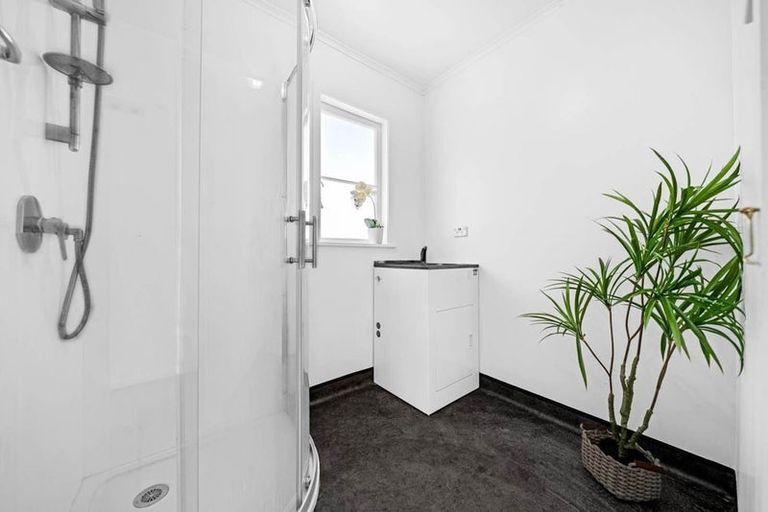 Photo of property in 53a Sylvan Crescent, Te Atatu South, Auckland, 0610