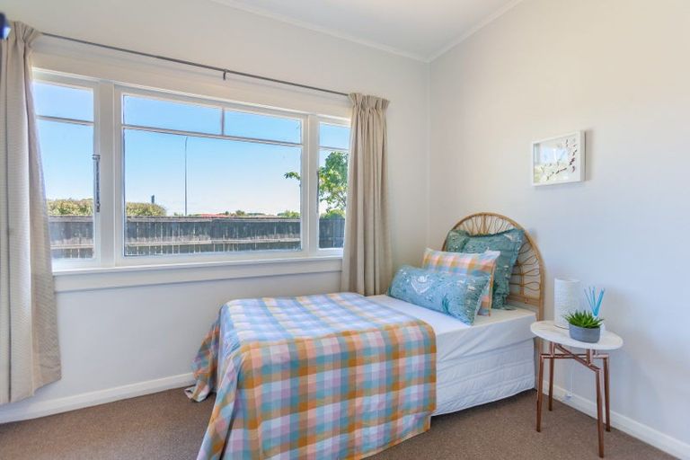 Photo of property in 106 Meeanee Road, Taradale, Napier, 4112