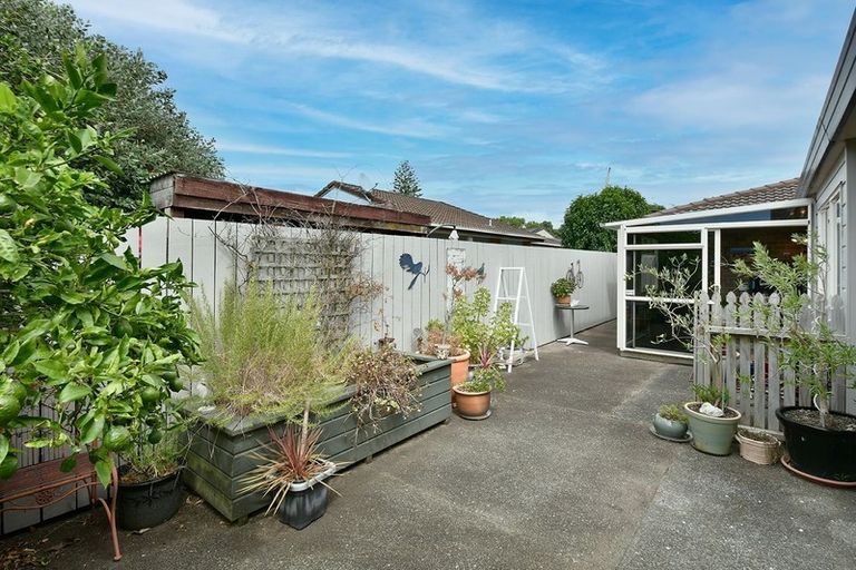 Photo of property in 2/11 Milton Road, Orewa, 0931