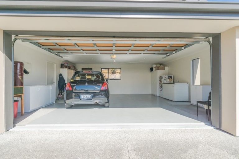 Photo of property in 15 Weka Place, Picton, 7220