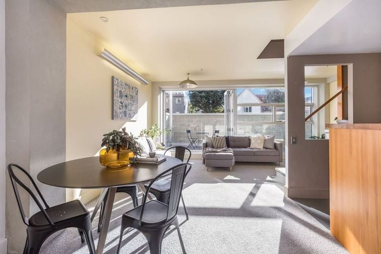 Photo of property in St Pauls Apartments, 44/43 Mulgrave Street, Thorndon, Wellington, 6011