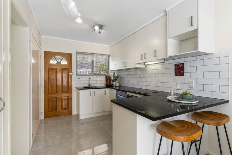 Photo of property in 4/112 Gossamer Drive, Pakuranga Heights, Auckland, 2010