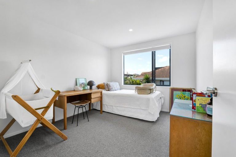 Photo of property in 5b Strandon Place, Strandon, New Plymouth, 4312