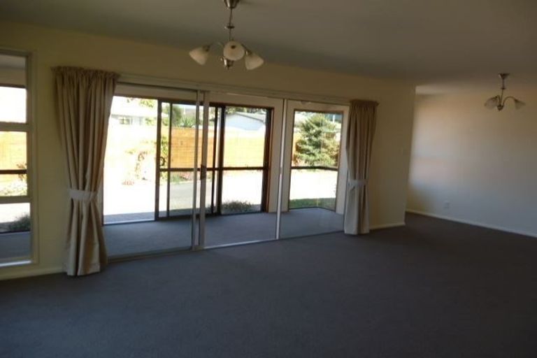 Photo of property in 74 Warren Crescent, Hillmorton, Christchurch, 8025