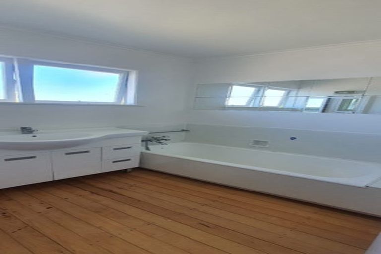 Photo of property in 15 Trentham Road, Papakura, 2110